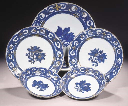 A set of five Chinese blue and white dishes