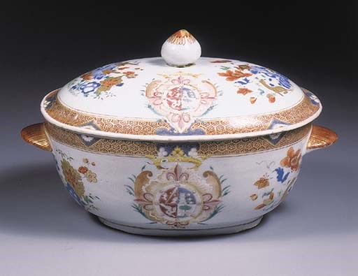 A Chinese famille rose oval tureen