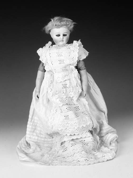 A Bähr & Pröschild shoulder-headed doll
