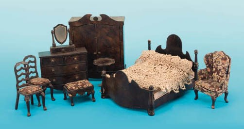 A Triang Queen Anne Period Scale Model Bedroom Set