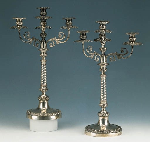 Interessante coppia di candelabri in argento, Napoli