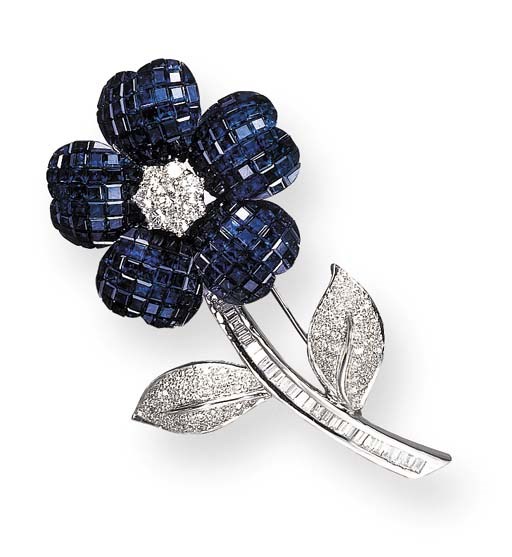 A SAPPHIRE AND DIAMOND FLOWER BROOCH