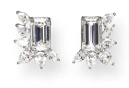 A PAIR OF DIAMOND EAR CLIPS