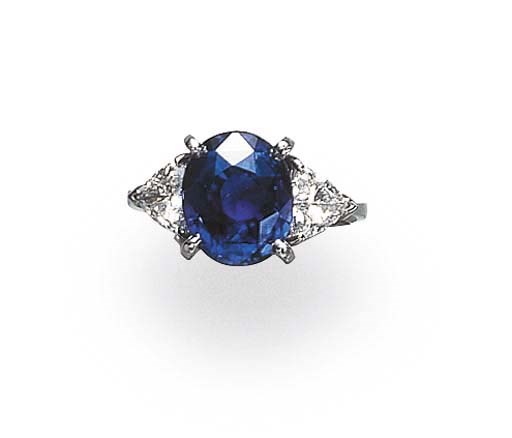 A SAPPHIRE AND DIAMOND RING