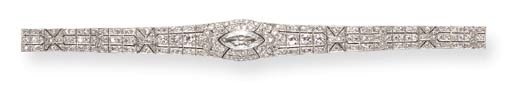 AN ART DECO DIAMOND BRACELET