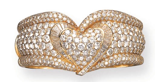 A DIAMOND AND GOLD BANGLE