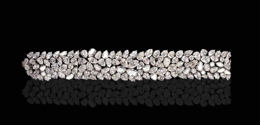 AN IMPORTANT DIAMOND BRACELET