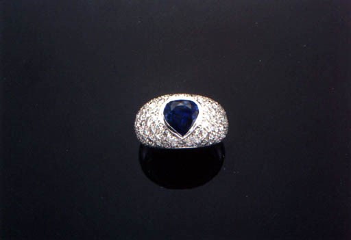 A SAPPHIRE AND DIAMOND RING