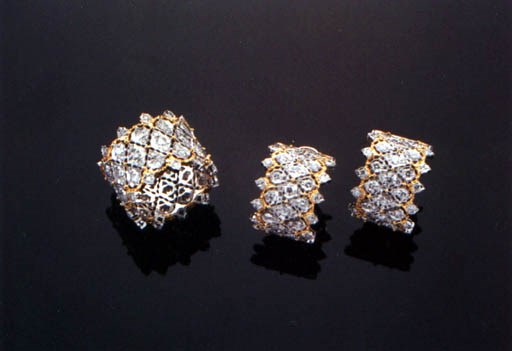A SET OF DIAMOND AND BICOLOURED GOLD JEWELLERY
