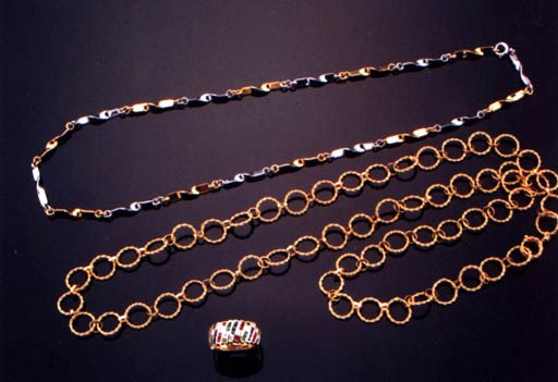 A DIAMOND AND MULTI-GEM RING AND TWO 18K GOLD NECKLACES