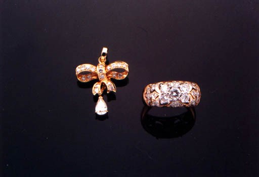 A DIAMOND PENDANT AND A DIAMOND RING