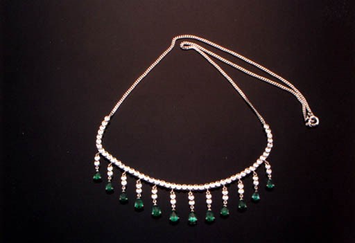 AN EMERALD AND DIAMOND NECKLACE