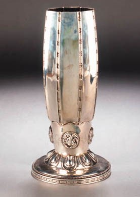 AN ARTIFICERS GUILD SILVER PLATED VASE
DESIGNED BY EDWARD SPENCER, CIRCA 1915