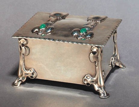 A WILLIAM HUTTON & SONS SILVER CASKET
LONDON 1906