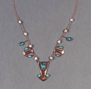 A LIBERTY & CO YELLOW METAL NECKLACE
DESIGNED BY ARCHIBALD KNOX, CIRCA 1900-1904