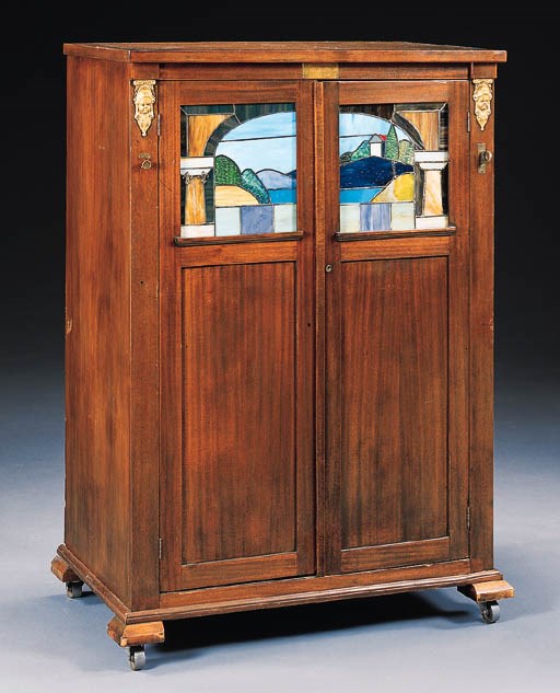 A NICKELODEON
BY THE J.P. SEEBURG PIANO COMPANY