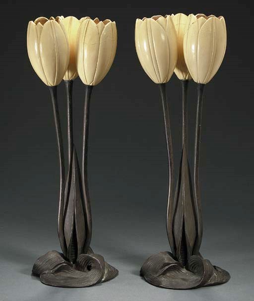 A PAIR OF BRONZE AND ALABASTER TABLE LAMPS