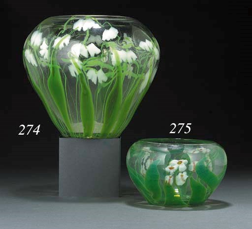 A FAVRILE GLASS PAPERWEIGHT VASE