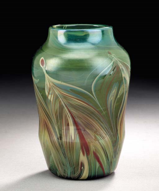 AN INTERNALLY DECORATED FAVRILE GLASS VASE