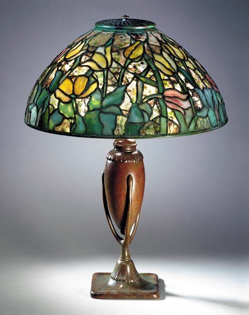 A 'TULIP' LEADED GLASS AND BRONZE TABLE LAMP