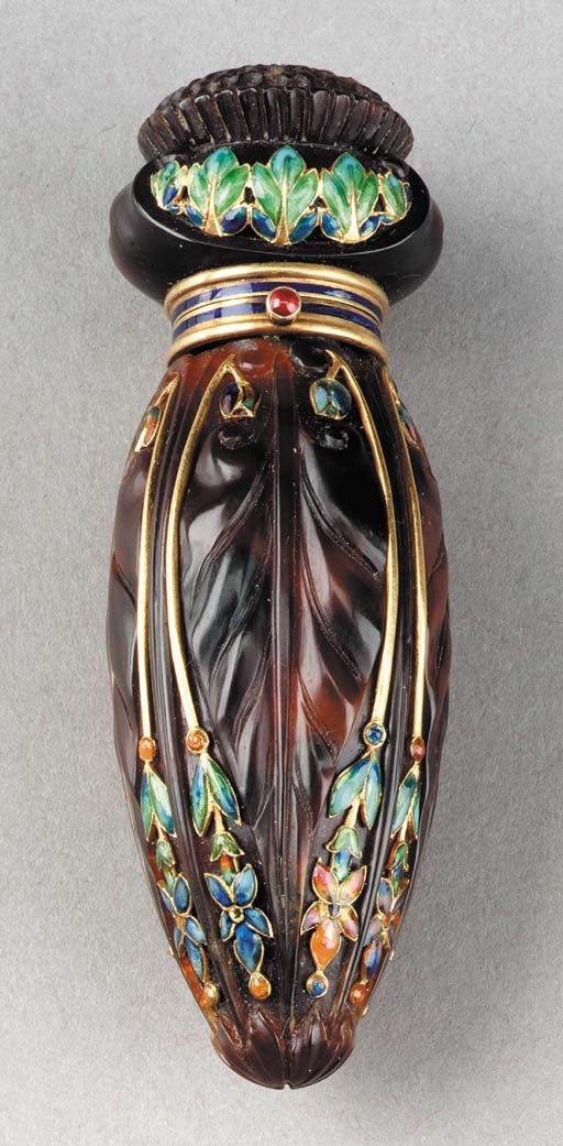 A TORTOISE-SHELL AND ENAMELED 18 KARAT GOLD PERFUME FLASK**