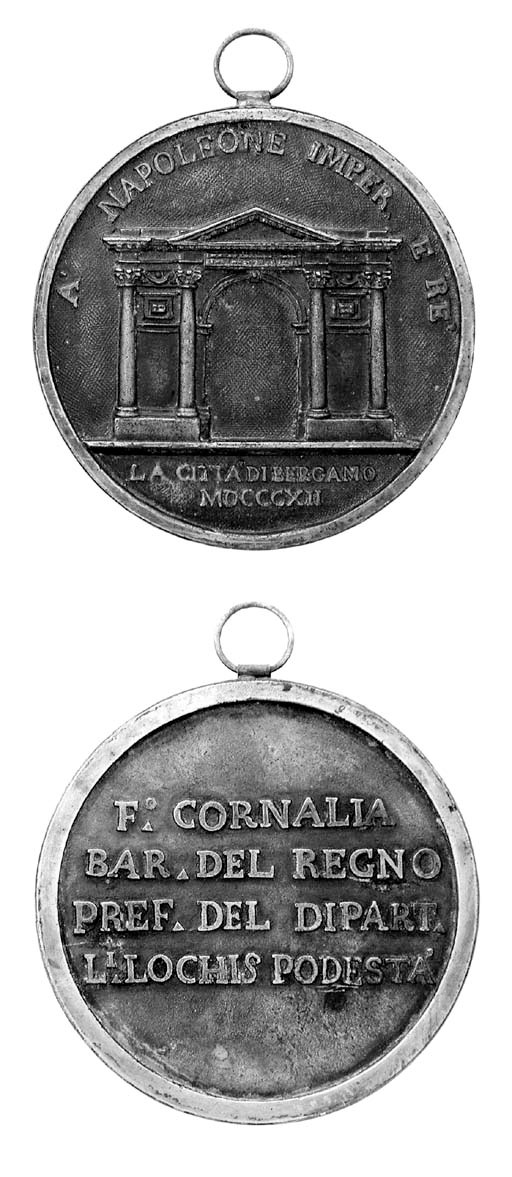 La citta di Bergamo a Napoleone, metallo, 79mm., A NAPOLEONE IMPER E RE, un arco trionfale, rov. F CORNALIA BAR DEL REGNO PRAEF DEL DIPART L LOCHIS PODESTA (Br.1186; TN 56.8), con sospensione, BB