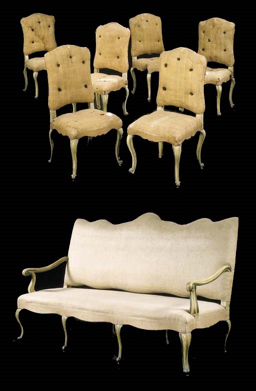 MOBILIER DE SALON D'ITALIE DU NORD DU MILIEU DU XVIIIème SIECLE