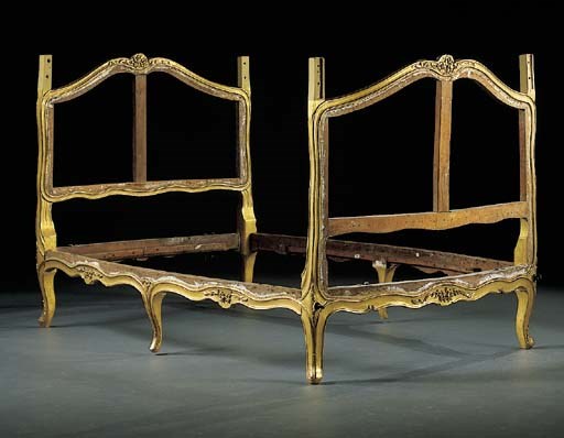 LIT A LA POLONAISE D'EPOQUE LOUIS XV
