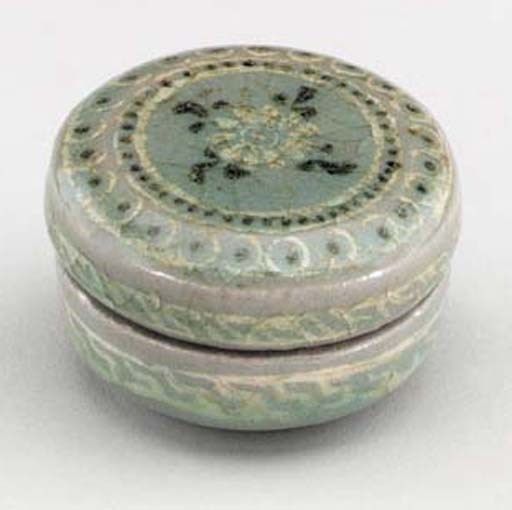 A Celadon and Inlaid Stoneware Small Cosmetic Box