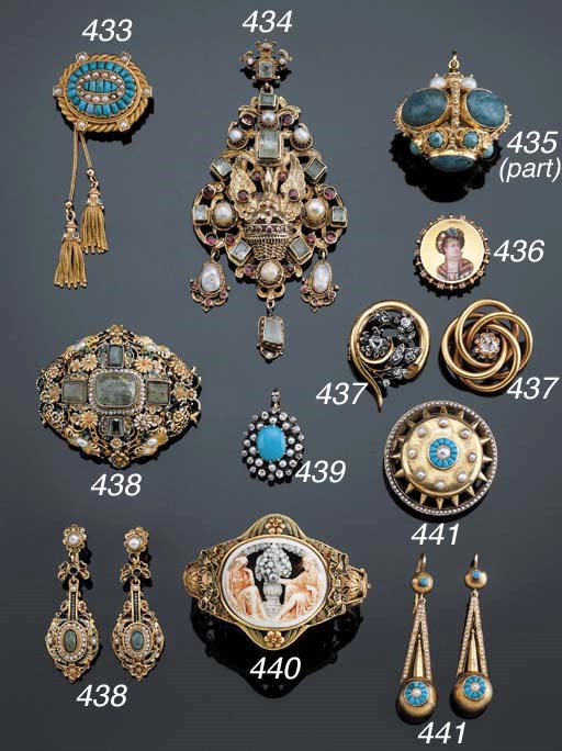 ELEVEN VARIOUS GOLD AND GEM-SET PIECES OF JEWELELRY