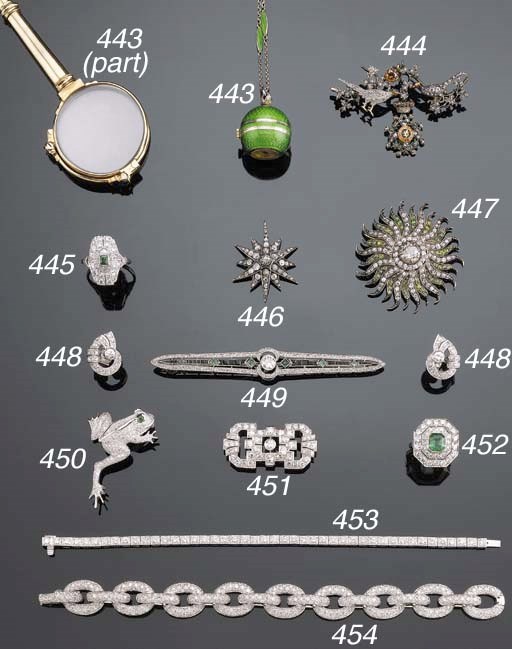 A COLLECTION OF JEWELLERY