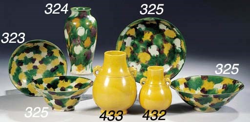 An 'egg-and-spinach' vase