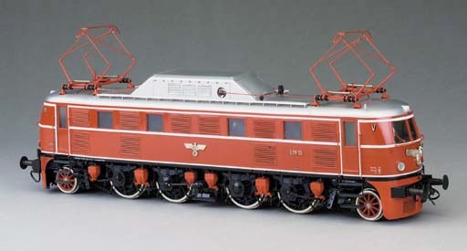 A well detailed and proportioned Gauge 1 two-rail electric model of the German DR 1D1 Express Passenger electric Locomotive by Henschel and Siemens E1912 of 1939