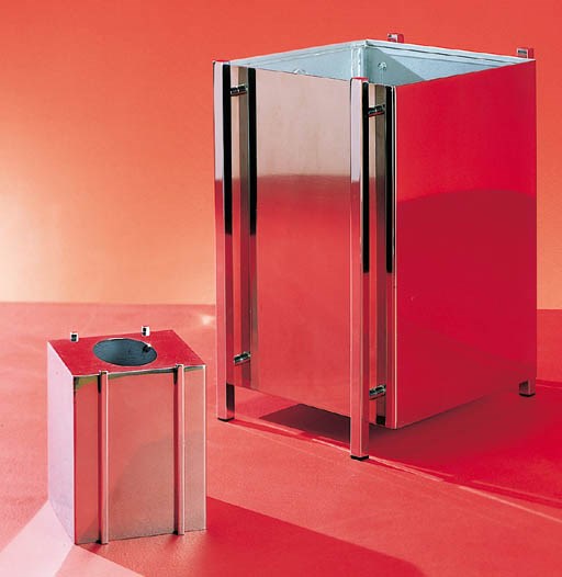 AN ACRYLIC AND CHROMED-METAL DUST BIN