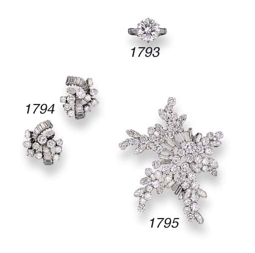 AN IMPORTANT SINGLE-STONE D/IF DIAMOND RING