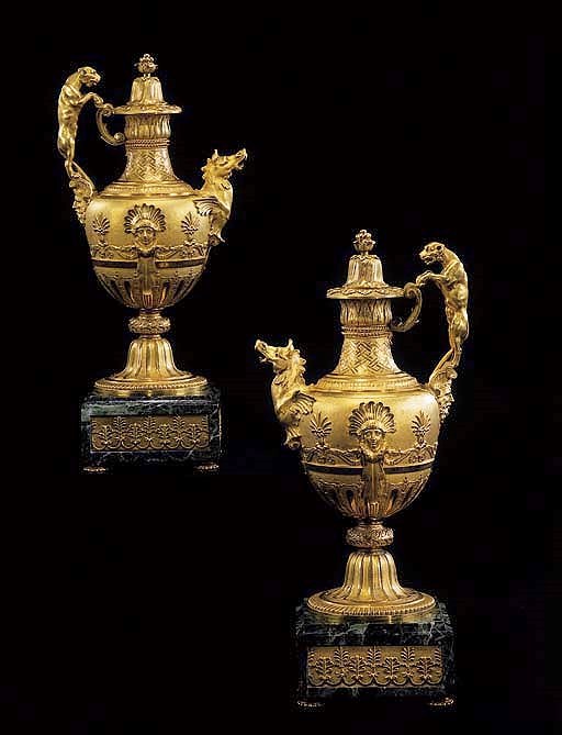 PAIRE D'AIGUIERES D'EPOQUE LOUIS XIV