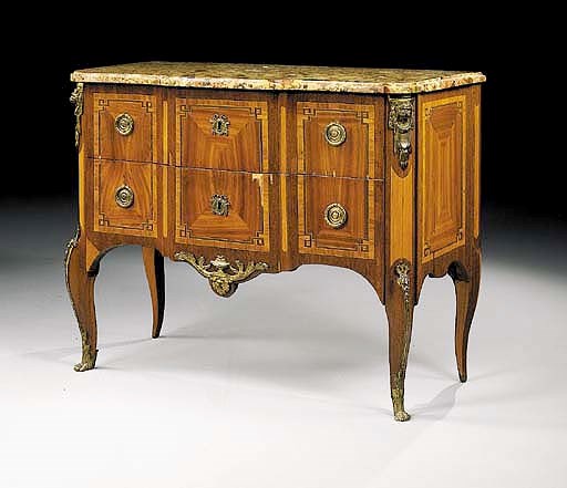 COMMODE A RESSAUT D'EPOQUE TRANSITION