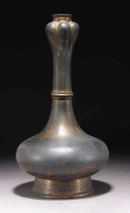 A gilt bronze garlic neck bottle vase
17th Century, four character sealmark to base