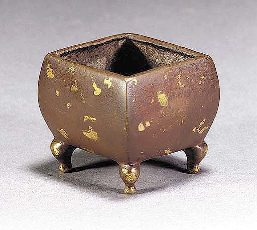 A miniature square gold splash bronze censer
17th/18th Century