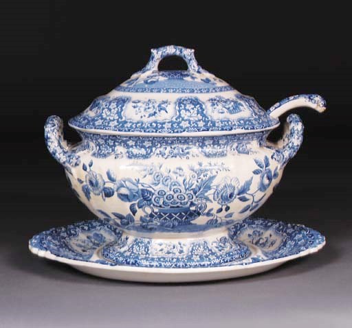 A Spode pearlware blue and white tureen, cover and stand