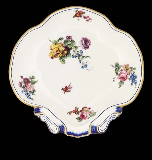 Six Sevres shell-shaped dishes (compotiers coquilles)