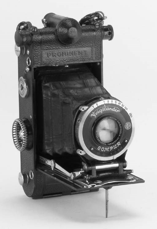 Prominent camera no. D965597