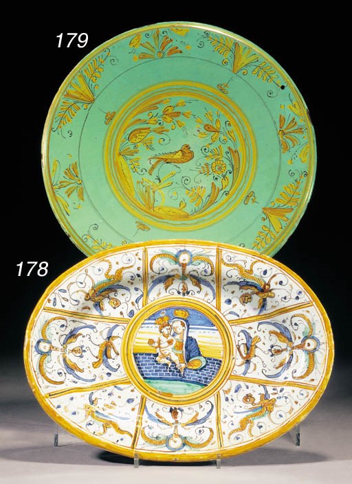 An Italian maiolica celadon-ground dish