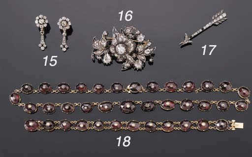 AN ANTIQUE DIAMOND ARROW BROOCH