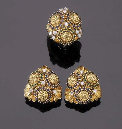 A PAIR OF EMERALD SAPPHIRE AND DIAMOND EAR CLIPS AND A RING