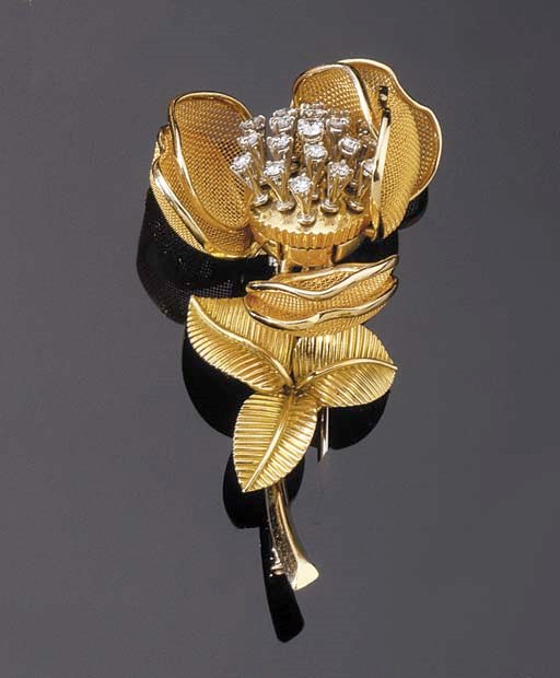 PIAGET. AN 18K GOLD DIAMOND FLOWER BROOCH