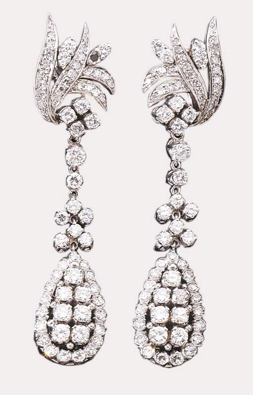 A PAIR OF WHITE GOLD AND DIAMOND EAR PENDANTS