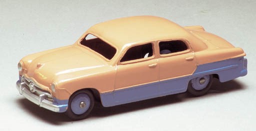 Dinky two-tone 170 Ford Fordor Sedans
