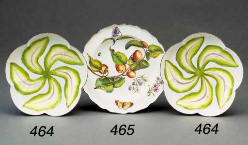 A pair of Chelsea 'Scolopendrium' dishes