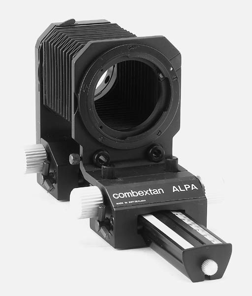 Combextan focusing bellows unit